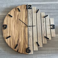 orologio-in-legno-di-ulivo-con-listelli Orologio da parete artigianale realizzato a mano in legno di ulivo