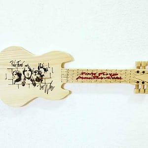 Pink-Floyd-tagliere-artigianale-in-legno Tagliere artigianale chitarra in legno personalizzabile con dedica o logo