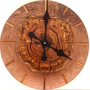 Orologio-da-Parete-in-Legno-di-Ulivo-e-Resina-Epossidica Orologio da Parete in Legno di Ulivo e Resina Epossidica
