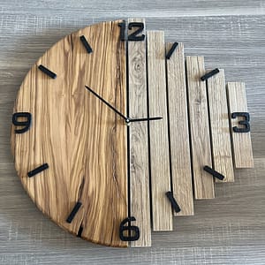 orologio-in-legno-di-ulivo-con-listelli Orologio da parete artigianale realizzato a mano in legno di ulivo