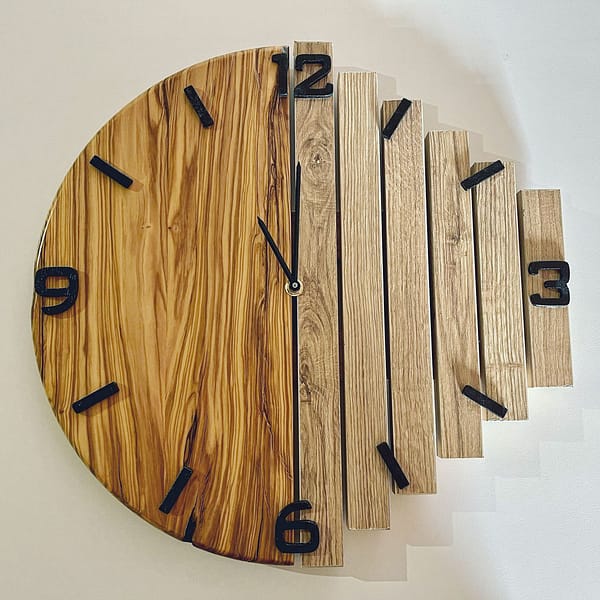 orologio-legno-ulivo-con-listelli orologio da parete realizzato in legno di ulivo