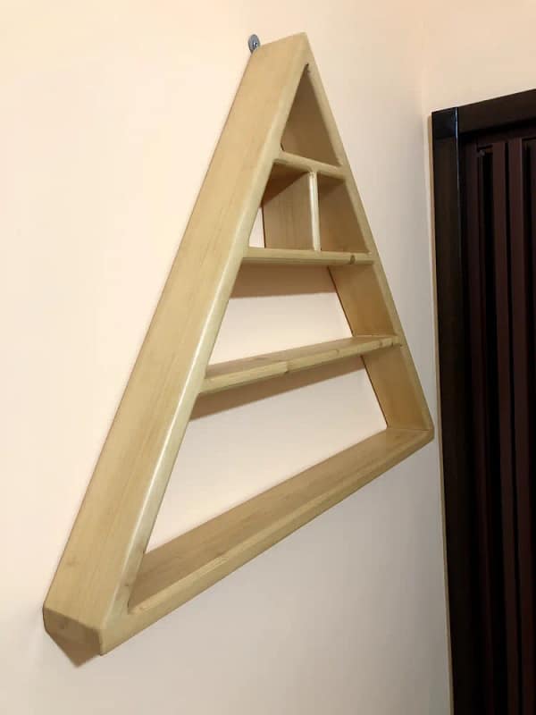 Piramide Portaoggetti Bacheca in legno di abete (1) Piramide Portaoggetti Bacheca in legno di abete